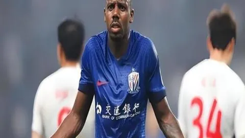 CBA：特莱斯后仰投篮，轻松得分加罚连中